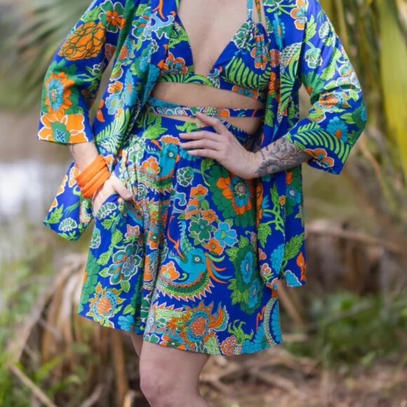 TRASHY DIVA DESIGNER PSYCHEDELIC 60S DRAGON FLOWER PRINT HIGH WAIST SHORTS NWT - Picture 2 of 5